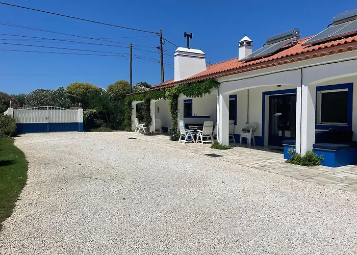 Shared Farmhouse Near Serra Monfuradoca